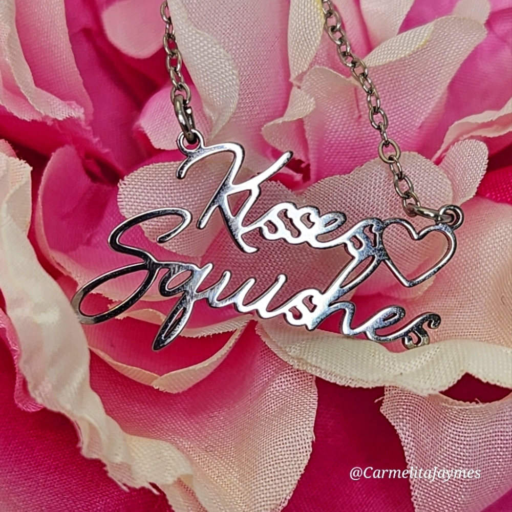 KISSES & SQUISHES 😘 #SquishAA Posh Show Merch 🩶💛 Color Neclaces w FREE🧲CLASP